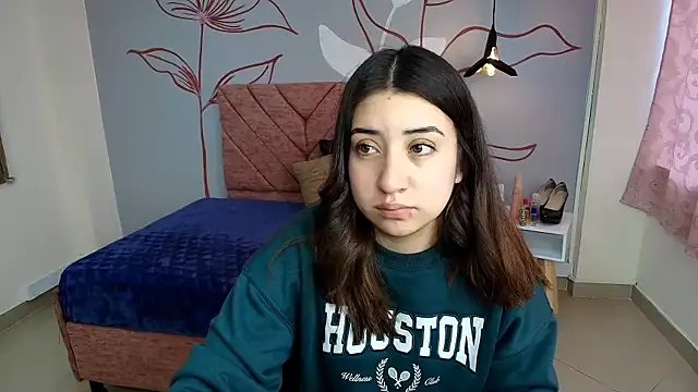 Snapshot of Aly_Cute_ chatting on 01/18/25, 12:04 Aly Cute online show from 01/18/25, 12:04