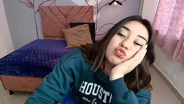 Snapshot of Aly_Cute_ chatting on 01/18/25, 03:05 Aly Cute online show from 01/18/25, 03:05