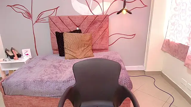 Snapshot of Aly_Cute_ chatting on 02/25/25, 03:16 Aly Cute online show from 02/25/25, 03:16