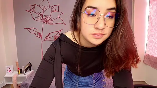 Snapshot of Aly_Cute_ chatting on 02/26/25, 03:19 Aly Cute online show from 02/26/25, 03:19