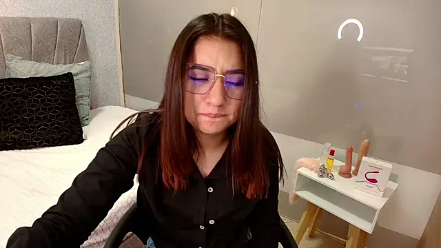 Snapshot of Aly_Cute_ chatting on 02/27/25, 08:42 Aly Cute online show from 02/27/25, 08:42