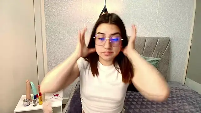 Snapshot of Aly_Cute_ chatting on 03/08/25, 07:20 Aly Cute online show from 03/08/25, 07:20