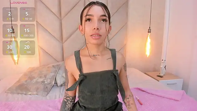 Snapshot of Mollymoon1 chatting on 03/05/25, 07:06 Mollymoon1 online show from 03/05/25, 07:06