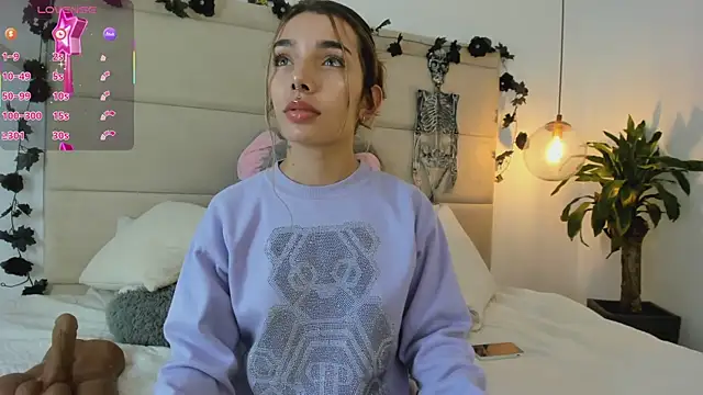 Snapshot of Mollymoon1 chatting on 10/28/25, 07:38 Mollymoon1 online show from 10/28/25, 07:38