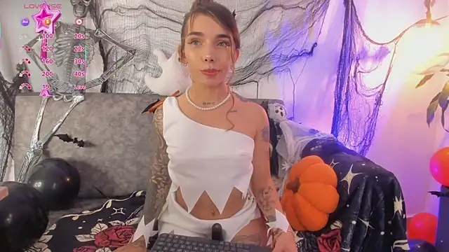 Snapshot of Mollymoon1 chatting on 10/31/25, 09:16 Mollymoon1 online show from 10/31/25, 09:16