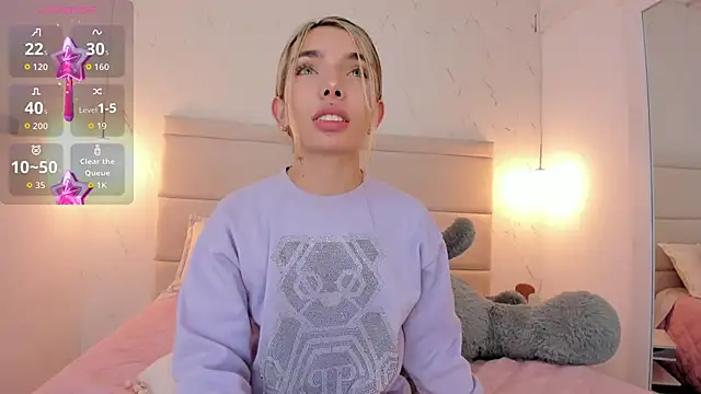 Snapshot of Mollymoon1 chatting on 12/04/25, 07:44 Mollymoon1 online show from 12/04/25, 07:44