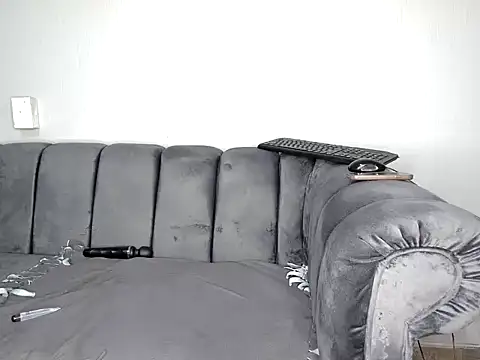 Pearl 00 online show from 11/12/25, 05:35