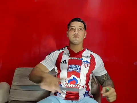 Snapshot of paul_luis chatting on 09/27/25, 12:04 paul luis online show from 09/27/25, 12:04