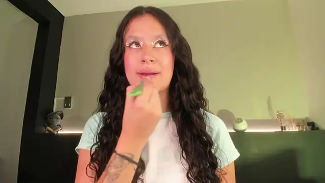 Snapshot of angel_witch chatting on 12/11/24, 07:36 angel witch online show from 12/11/24, 07:36