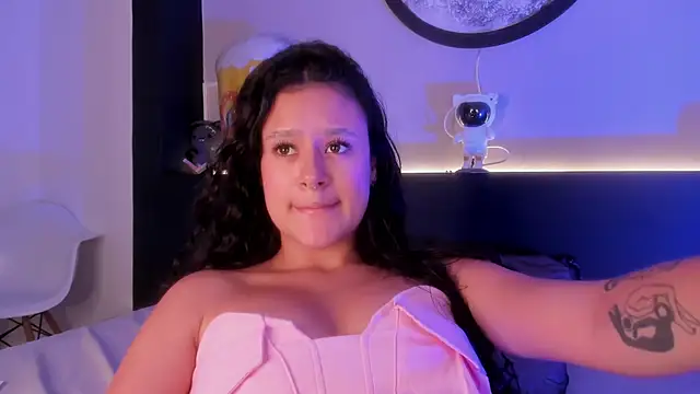 Snapshot of angel_witch chatting on 01/17/25, 11:29 angel witch online show from 01/17/25, 11:29