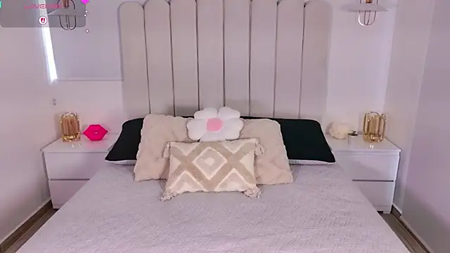 Sarajonnes online show from 04/23/26, 12:04