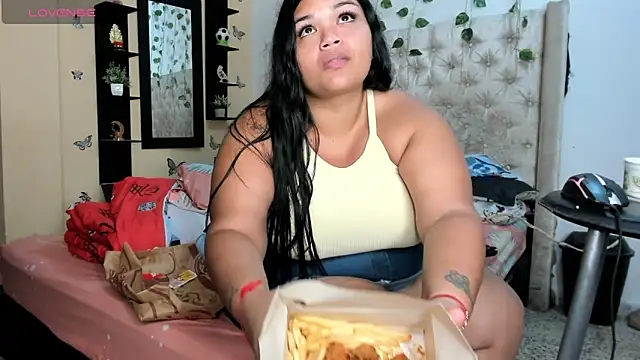 Snapshot of Marycurvysex1 chatting on 01/20/25, 12:36 Marycurvysex1 online show from 01/20/25, 12:36
