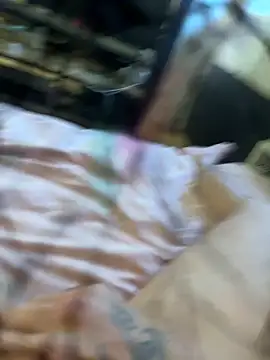 lescro95  online show from 10/20/25, 04:29