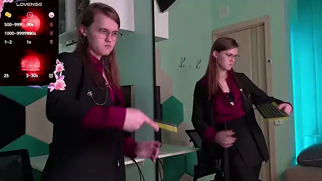 YukoFanee online show from 11/18/25, 08:13