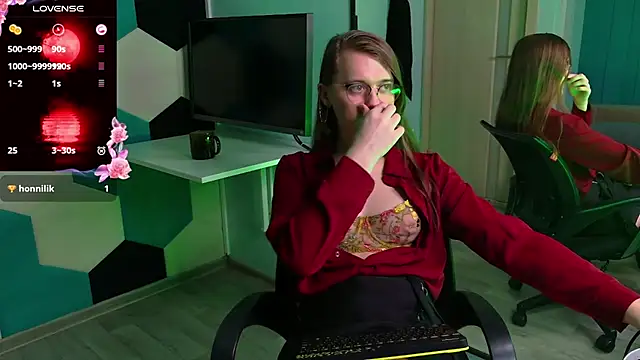 YukoFanee online show from 11/28/25, 03:36