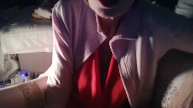 Snapshot of VeneRed chatting on 02/17/25, 07:42 VeneRed online show from 02/17/25, 07:42