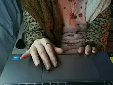 VeneRed online show from 02/15/26, 07:51