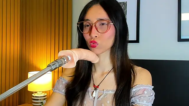 doll bella  online show from 07/05/26, 07:54
