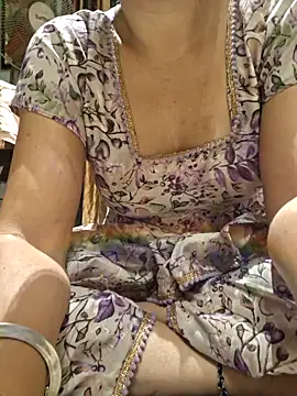 Melody Shyla online show from 11/21/25, 11:03