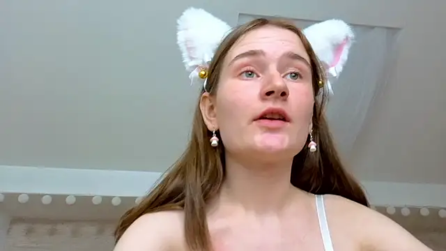 Snapshot of L1ittle_kitty_ chatting on 03/21/25, 05:45 L1ittle kitty online show from 03/21/25, 05:45