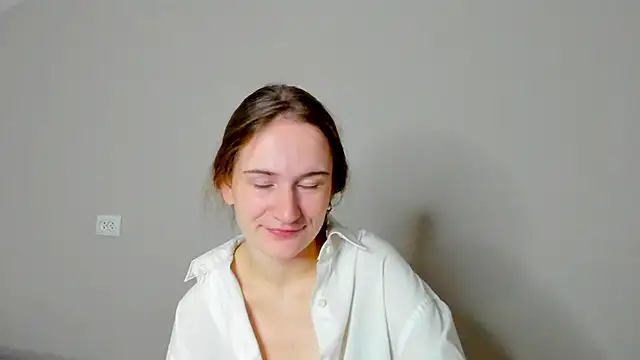 Snapshot of L1ittle_kitty_ chatting on 09/29/25, 06:18 L1ittle kitty online show from 09/29/25, 06:18