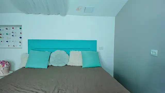 Snapshot of L1ittle_kitty_ chatting on 10/11/25, 05:28 L1ittle kitty online show from 10/11/25, 05:28