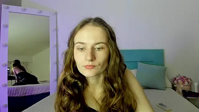 Snapshot of L1ittle_kitty_ chatting on 10/15/25, 05:29 L1ittle kitty online show from 10/15/25, 05:29