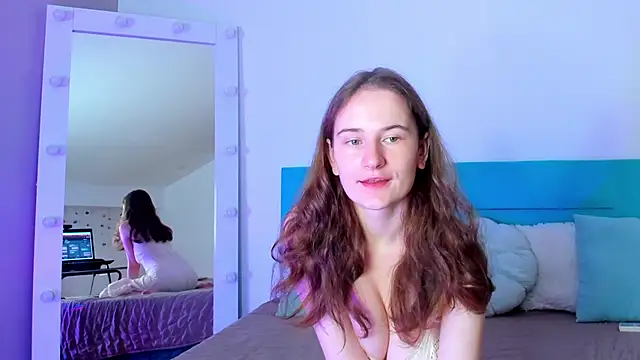 Snapshot of L1ittle_kitty_ chatting on 10/19/25, 05:30 L1ittle kitty online show from 10/19/25, 05:30