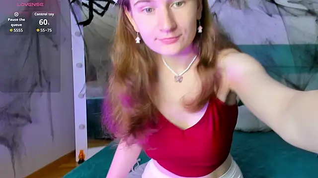 Snapshot of L1ittle_kitty_ chatting on 10/28/25, 06:28 L1ittle kitty online show from 10/28/25, 06:28