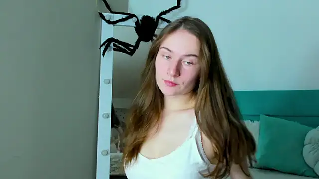 Snapshot of L1ittle_kitty_ chatting on 11/08/25, 06:35 L1ittle kitty online show from 11/08/25, 06:35