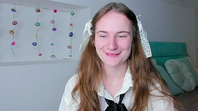 Snapshot of L1ittle_kitty_ chatting on 11/16/25, 06:41 L1ittle kitty online show from 11/16/25, 06:41