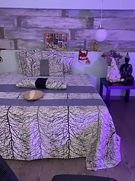 Snapshot of Alisha-Bond chatting on 12/08/24, 01:35 Alisha-Bond online show from 12/08/24, 01:35