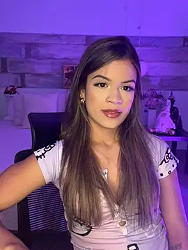 Snapshot of Alisha-Bond chatting on 12/20/24, 11:26 Alisha-Bond online show from 12/20/24, 11:26