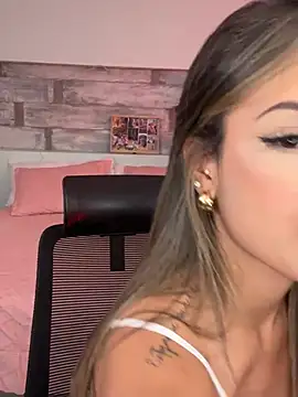 Snapshot of Alisha-Bond chatting on 01/11/25, 01:37 Alisha-Bond online show from 01/11/25, 01:37
