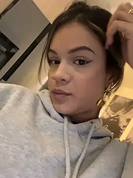 Snapshot of Alisha-Bond chatting on 02/07/25, 11:03 Alisha-Bond online show from 02/07/25, 11:03