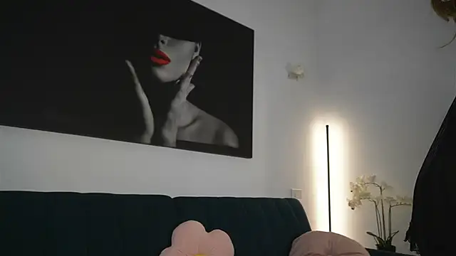 Snapshot of izzy_belle chatting on 07/22/26, 07:00 izzy belle online show from 07/22/26, 07:00