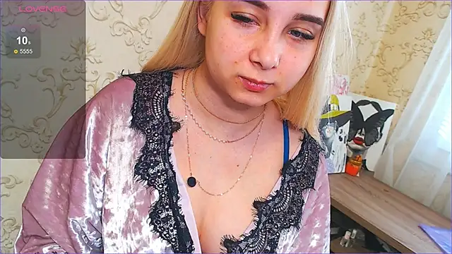 Snapshot of DolphinDreams chatting on 01/04/25, 10:05 DolphinDreams online show from 01/04/25, 10:05