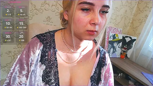 Snapshot of DolphinDreams chatting on 01/05/25, 10:10 DolphinDreams online show from 01/05/25, 10:10