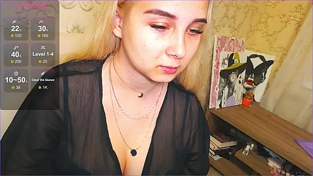 Snapshot of DolphinDreams chatting on 01/07/25, 12:31 DolphinDreams online show from 01/07/25, 12:31