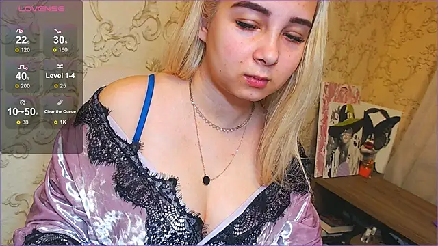 Snapshot of DolphinDreams chatting on 01/11/25, 09:57 DolphinDreams online show from 01/11/25, 09:57