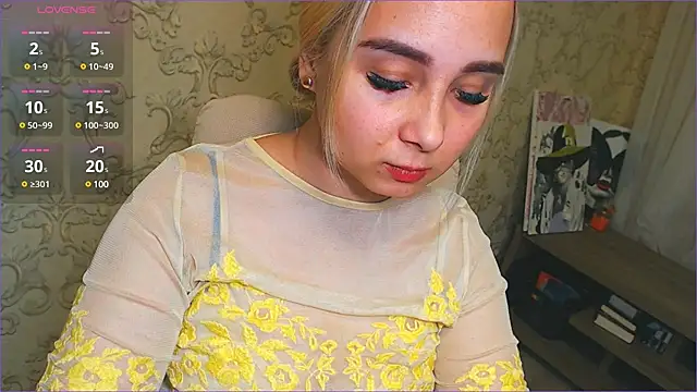 Snapshot of DolphinDreams chatting on 02/05/25, 03:42 DolphinDreams online show from 02/05/25, 03:42