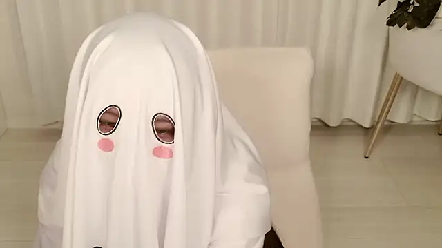 Snapshot of yuki_room chatting on 10/31/25, 01:01 yuki room online show from 10/31/25, 01:01