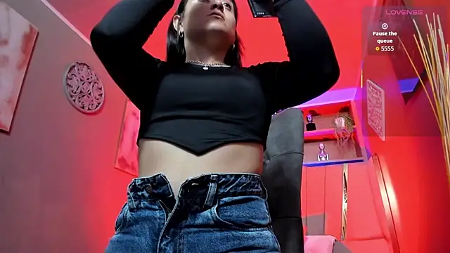 Lucy Williiams online show from 12/02/25, 11:59