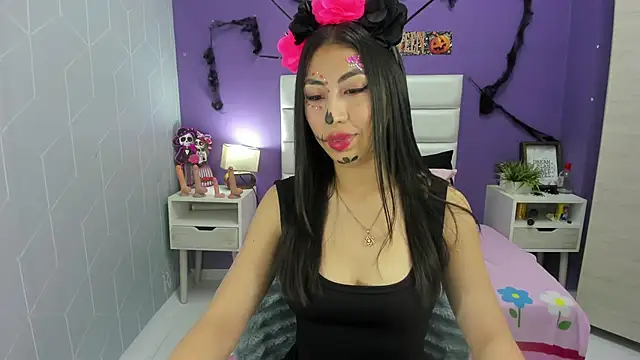 Sophia abad7 online show from 10/31/25, 02:51