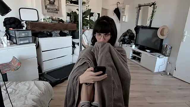 CeriseLapine online show from 12/17/25, 10:54