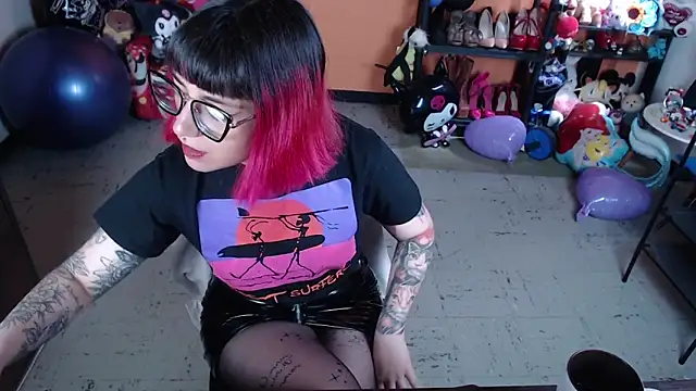 MissMiia2 online show from 10/13/25, 02:06