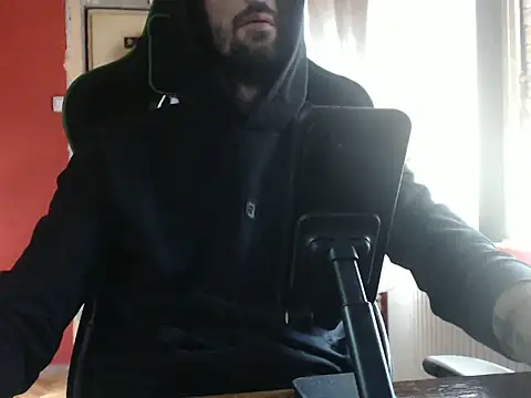 Snapshot of Guy4ladys69 chatting on 06/06/26, 02:33 Guy4ladys69 online show from 06/06/26, 02:33