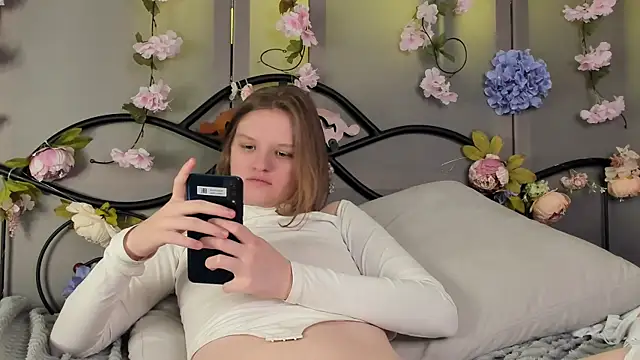 LilianSwall online show from 12/01/24, 07:36