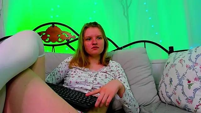 LilianSwall online show from 03/20/25, 12:32