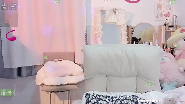 Snapshot of Carly_1 chatting on 10/15/25, 05:35 Carly 1 online show from 10/15/25, 05:35